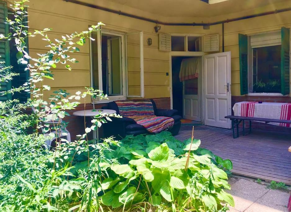 Vintage Studio Apartment, Garden And Free Parking Budapest Bagian luar foto