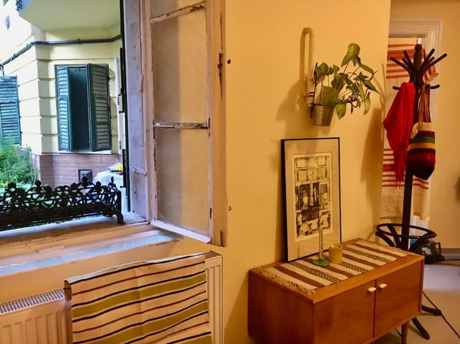 Vintage Studio Apartment, Garden And Free Parking Budapest Bagian luar foto