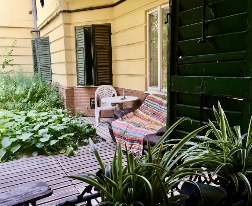 Vintage Studio Apartment, Garden And Free Parking Budapest Bagian luar foto